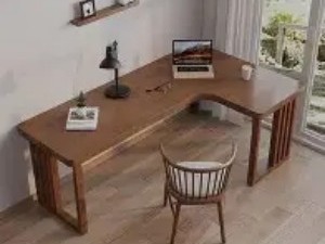 利用墙角打造L型工作台与收纳区