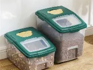 宠物食品与用品的“密封防潮+专区管理”