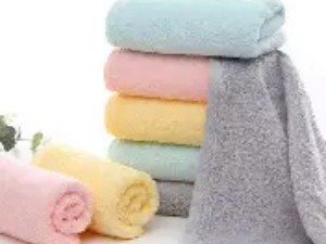 卫浴间各类毛巾与浴巾的“按人按功能分色分层”存放法