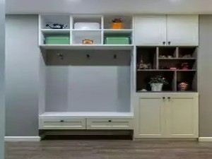 建立“物品驿站”：玄关与走廊的缓冲区收纳